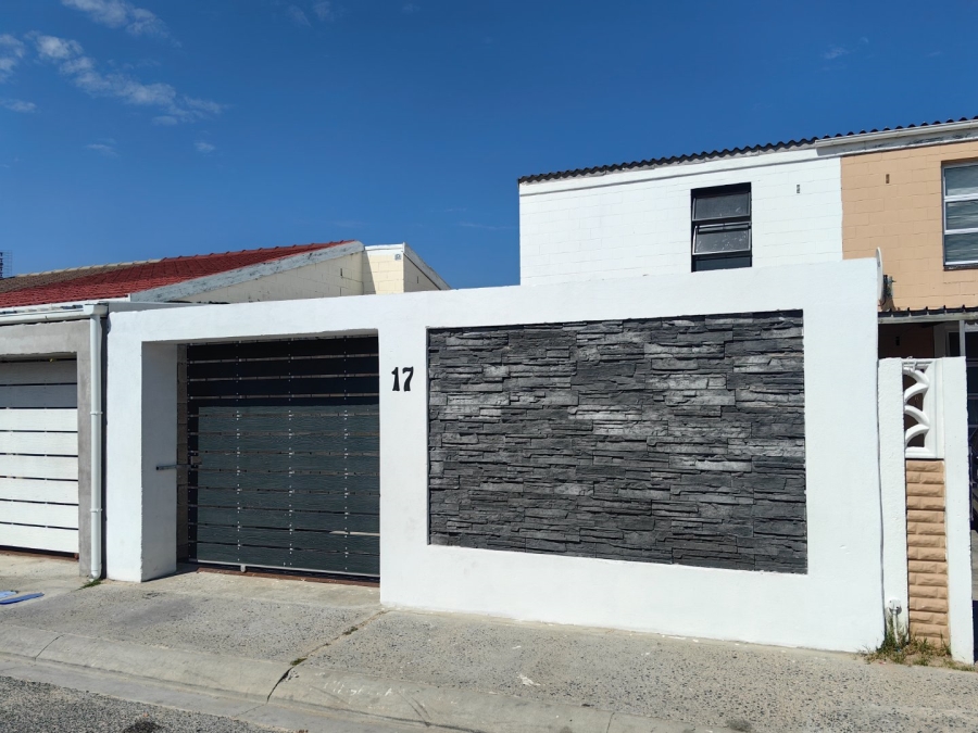 3 Bedroom Property for Sale in Eastridge Western Cape